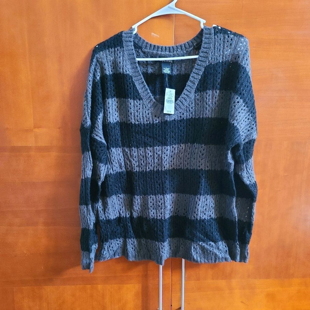 Wet Seal women's long sleeve top